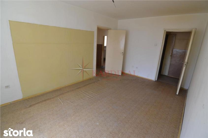 Apartament cu 3 camere decomandat în Astra