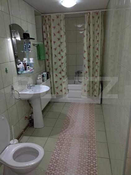 Casă individuală cu 6 camere cu Canalizare în Variaș