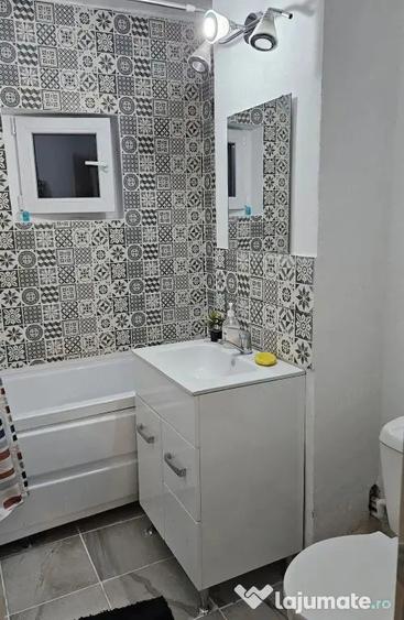 Apartament cu 2 camere decomandat, mobilat în Piața Centrală