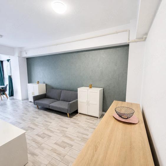 Apartament cu 3 camere decomandat în Universității