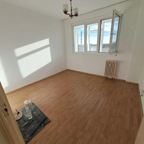 Apartament cu 2 camere semidecomandat în Grivița