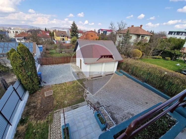 Casă individuală cu 13 camere cu Teren 700 Mp în Zorilor