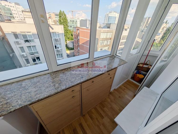 Apartament cu 2 camere decomandat în Victoriei
