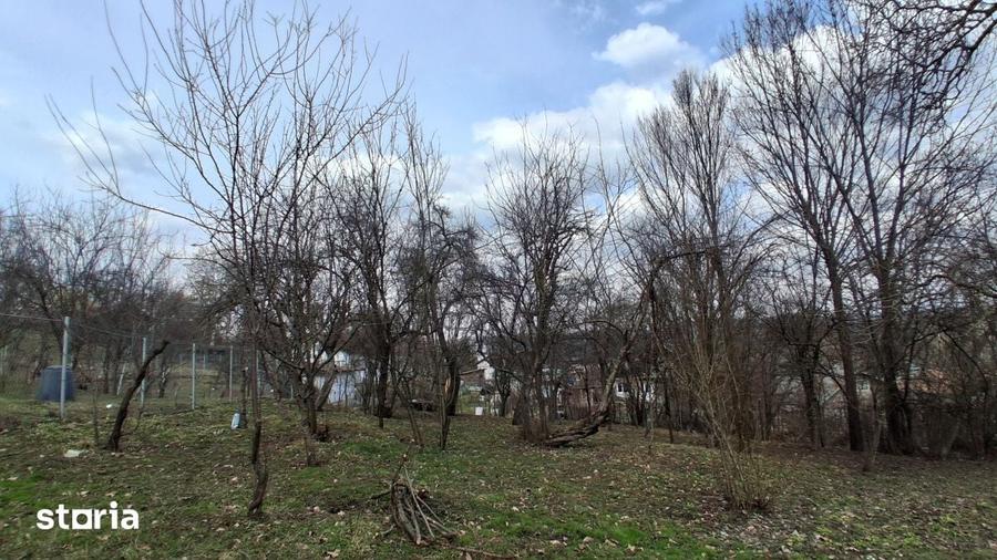 Casă cu 4 camere cu Teren 1600 Mp în Poiana