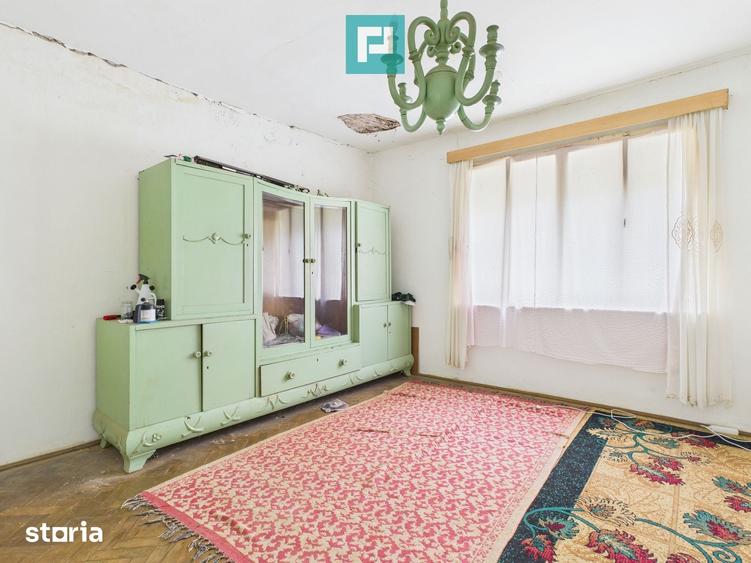 Casă cu 6 camere cu Teren 10439 Mp în Vărădia de Mureș