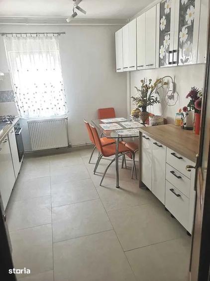 Apartament cu 4 camere decomandat, mobilat în Nord