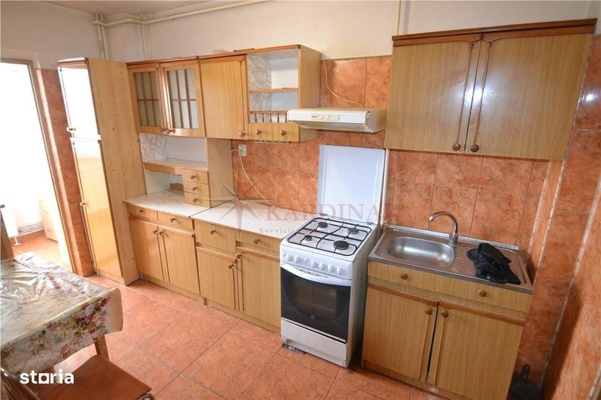 Apartament cu 3 camere decomandat în Județean