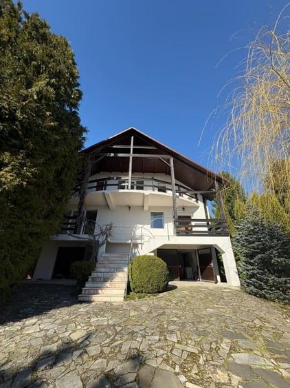 Casă individuală cu 5 camere cu Canalizare în Valea Borcutului