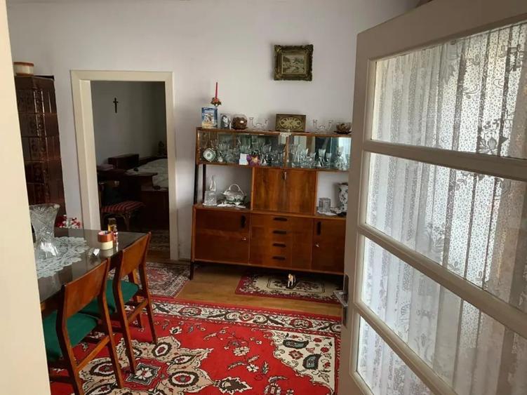 Casă cu 3 camere în Central