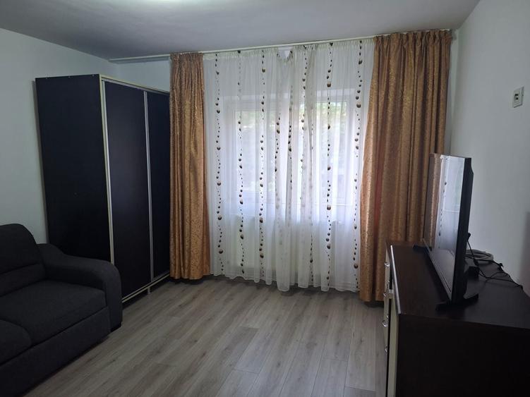 Garsonieră decomandată în Lacu