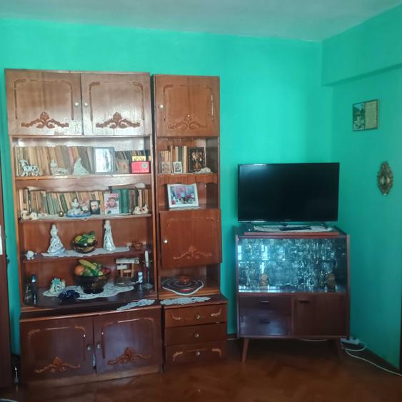 Apartament cu 3 camere semidecomandat în Central