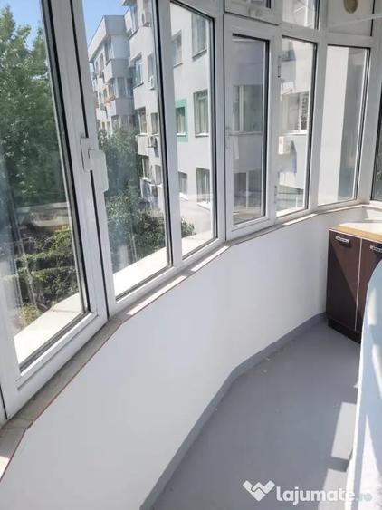 Apartament cu 3 camere decomandat în Aviației