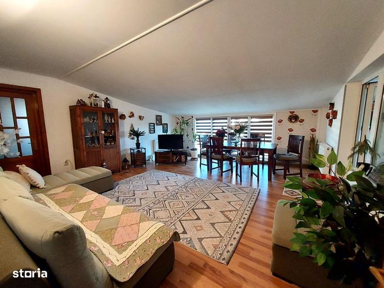 Casă cu 4 camere în Central