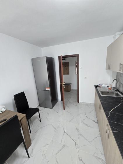 Apartament cu 3 camere semidecomandat în Sud