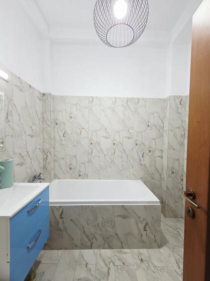 Casă cu 10 camere cu Canalizare în Central