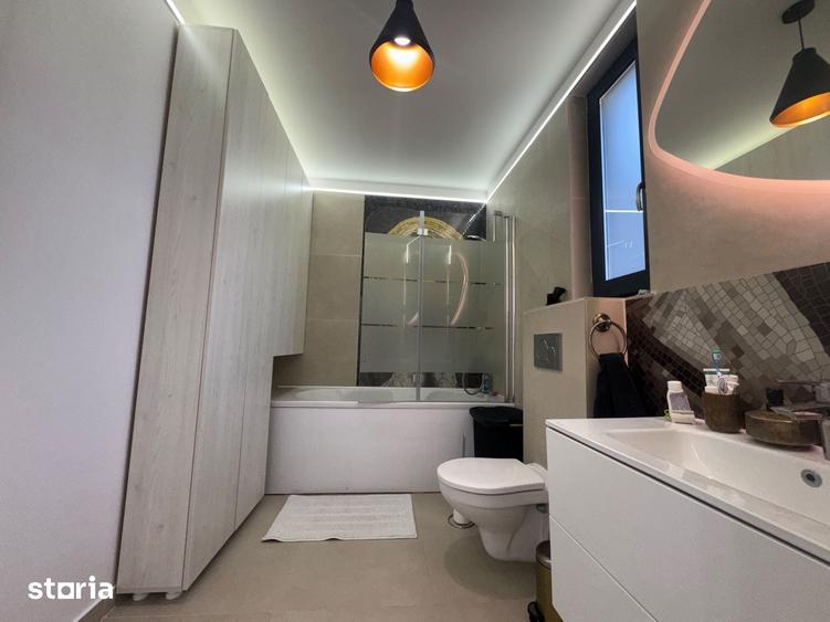 Casă cu 8 camere cu Teren 1425 Mp în Grădiștea