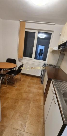 Apartament cu 3 camere semidecomandat, mobilat în Gara de Nord