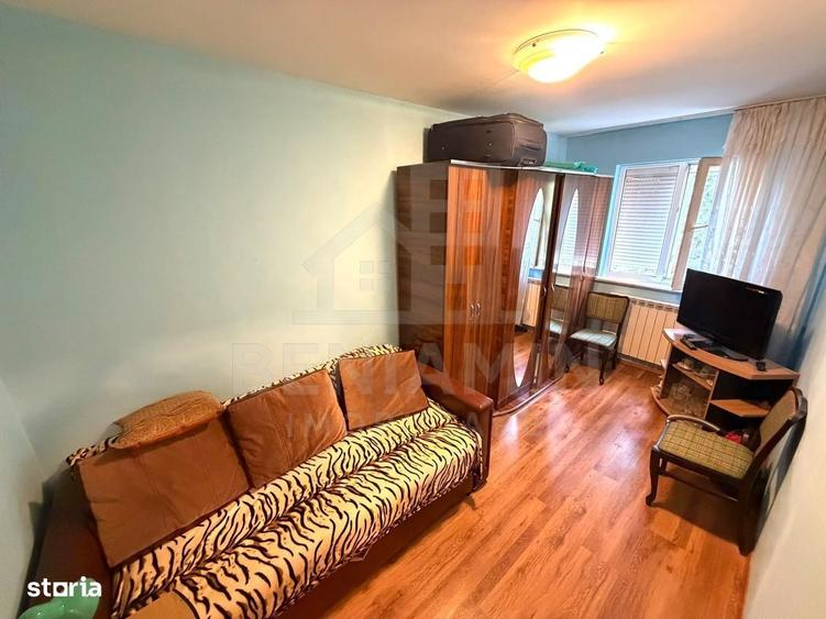 Apartament cu 3 camere semidecomandat în Craiovița Nouă