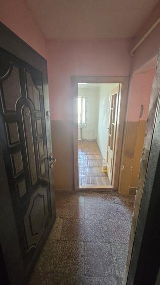 Apartament cu 3 camere semidecomandat în Govândari