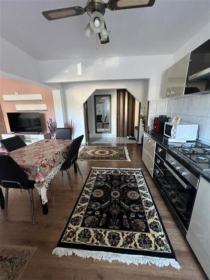 Apartament cu 3 camere decomandat în Nufărul