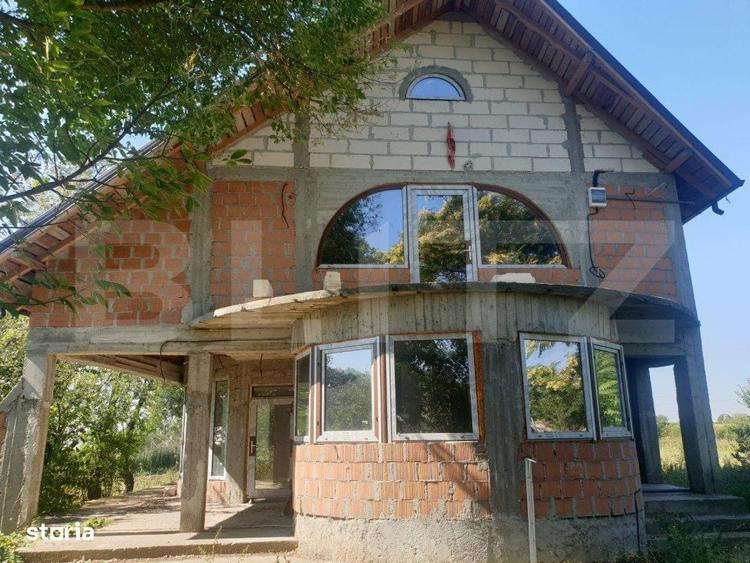 Casă cu 4 camere cu Teren 1000 Mp în Central