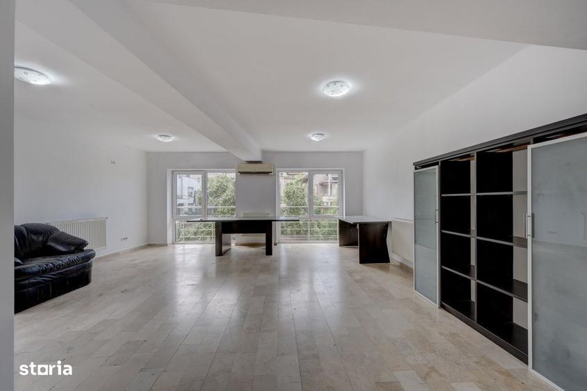 Apartament cu 3 camere în Drumul Sării