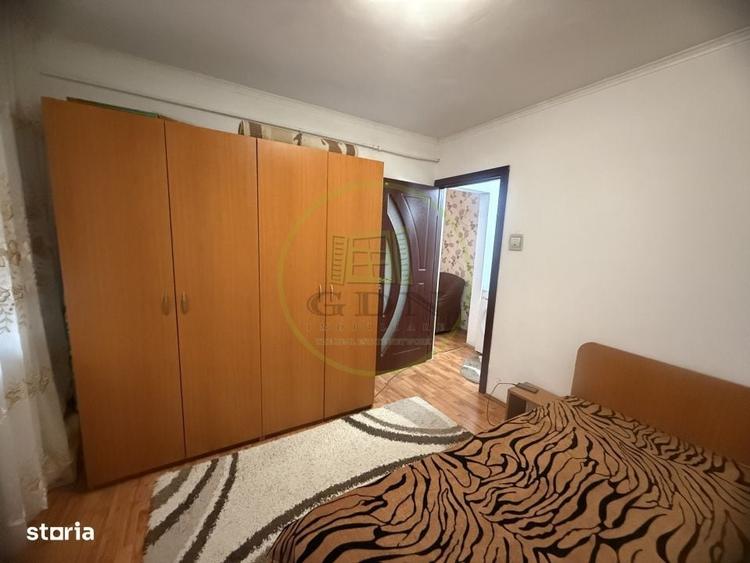 Apartament cu 2 camere semidecomandat în Craiovița Nouă
