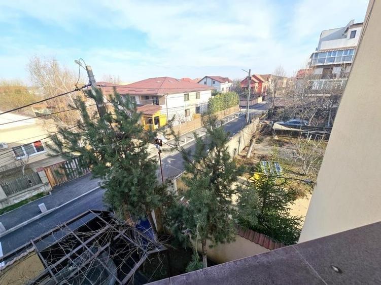 Casă cu 12 camere cu Canalizare în Roșu