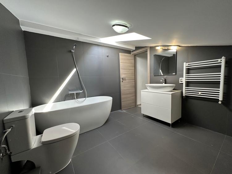 Apartament cu 4 camere decomandat în Sud