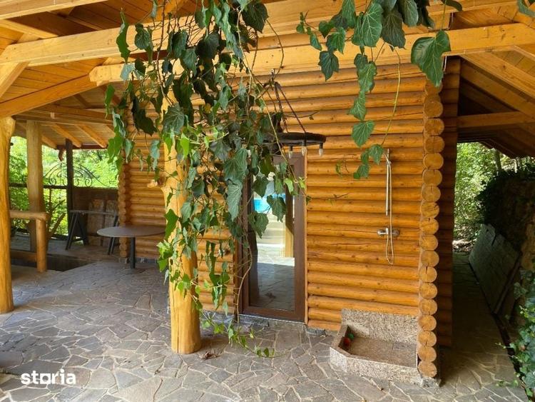 Casă cu 6 camere cu Teren 17000 Mp în Dumbrăvița