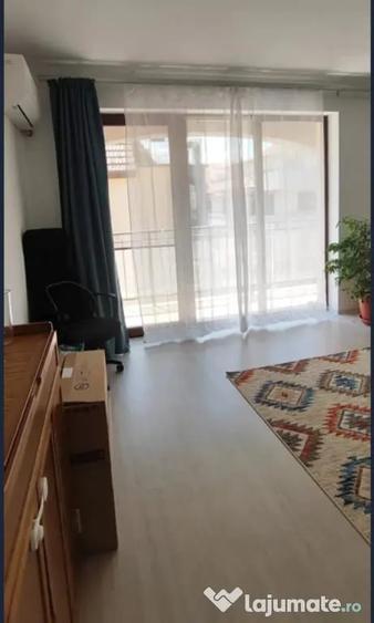 Apartament cu 2 camere decomandat în Tractorul
