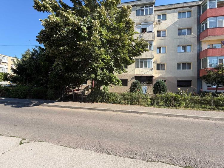 Apartament cu 3 camere decomandat în Trivale