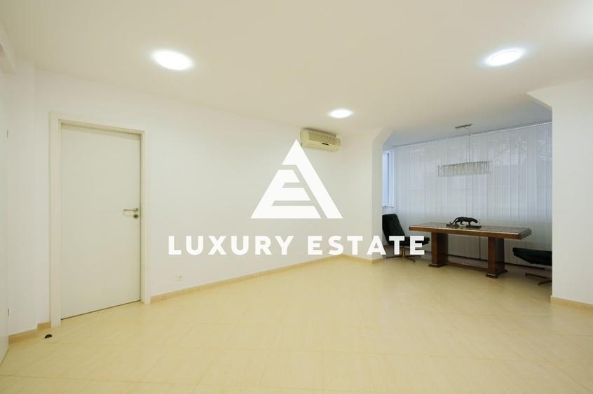 Apartament cu 4 camere decomandat în Dacia