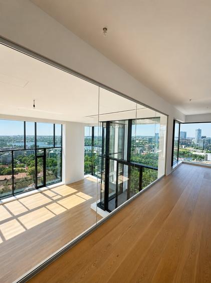 Penthouse cu 8 camere în Barbu Văcărescu