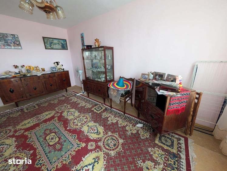 Apartament cu 3 camere decomandat în Cornișa