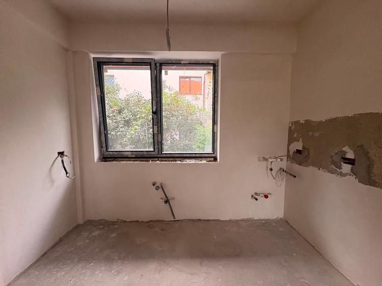 Duplex cu 4 camere cu Canalizare în Străulești