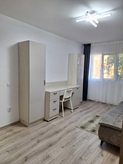 Garsonieră decomandată în Sud