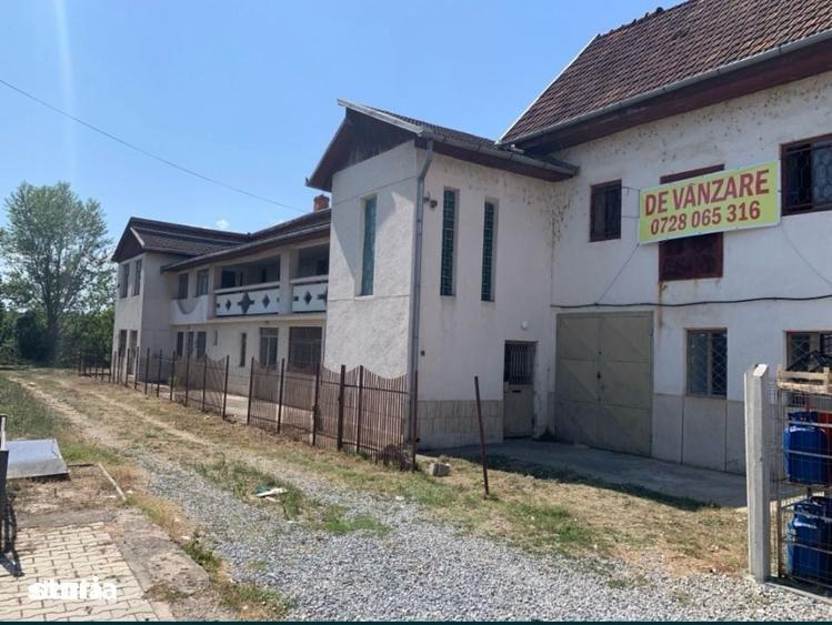 Casă cu 10 camere cu Teren 500 Mp în Central