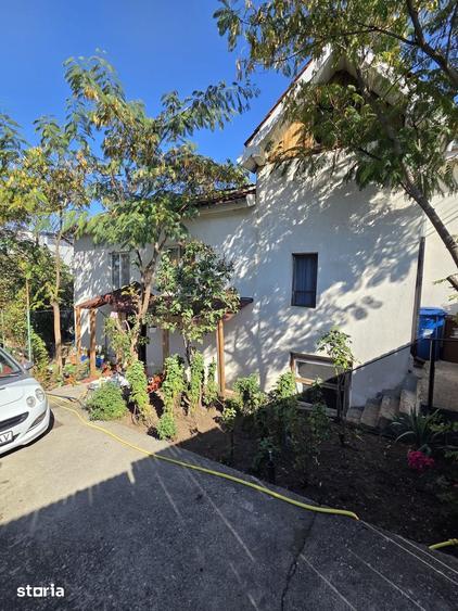 Casă cu 4 camere cu Teren 500 Mp în Bariera Vâlcii