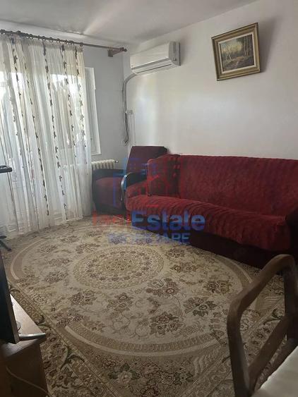 Apartament cu 3 camere semidecomandat în Filiași