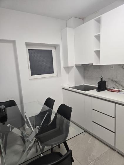 Apartament cu 2 camere decomandat, mobilat în Universitate