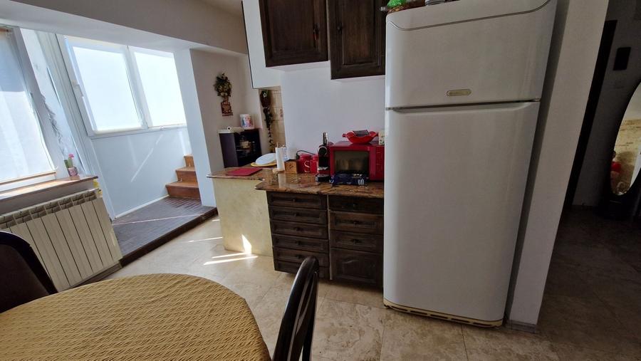 Apartament cu 3 camere decomandat, mobilat în Exterior Vest