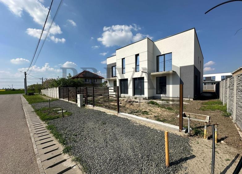 Duplex cu 4 camere cu Canalizare în Dumbrăvița