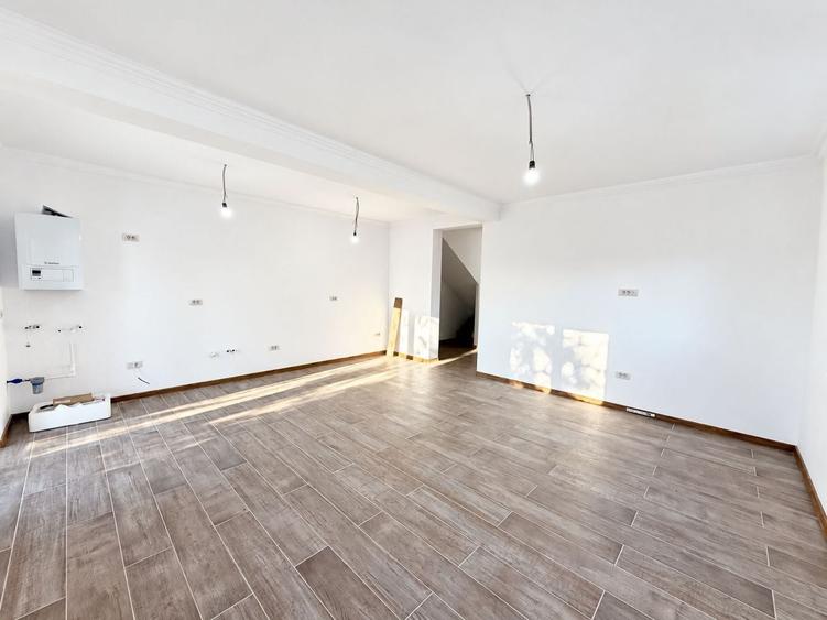 Duplex cu 4 camere cu Canalizare în Moșnița Nouă