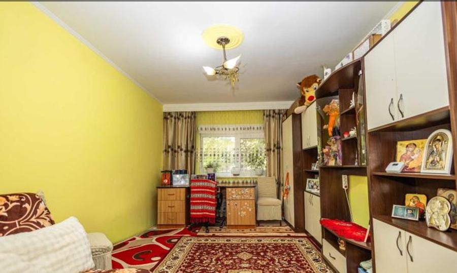 Apartament cu 2 camere decomandat în Poarta 6