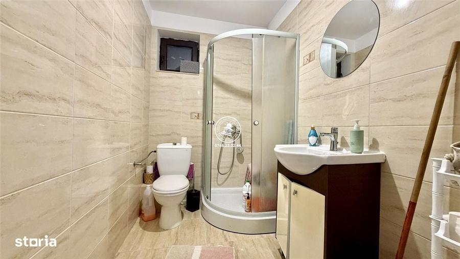 Casă cu 3 camere decomandat în Aroneanu