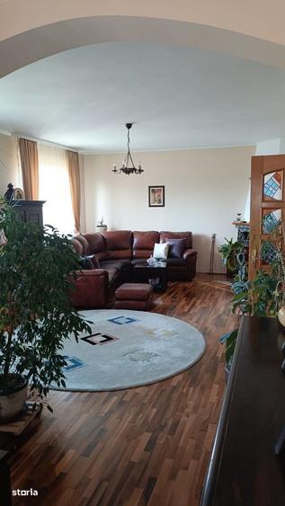 Casă cu 4 camere cu Teren 958 Mp în Central