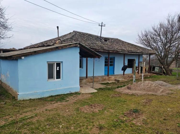 Casă cu 4 camere în Cerna