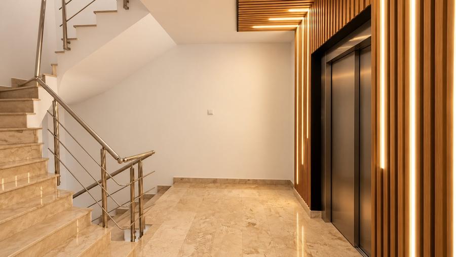 Birou, de 135.60000610352 mp, în Moșilor