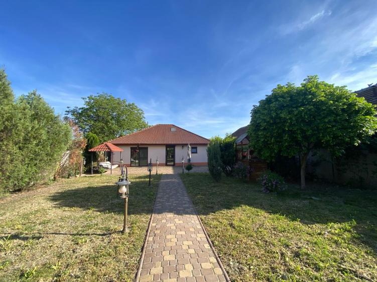 Casă individuală cu 3 camere cu Canalizare în Săcălaz